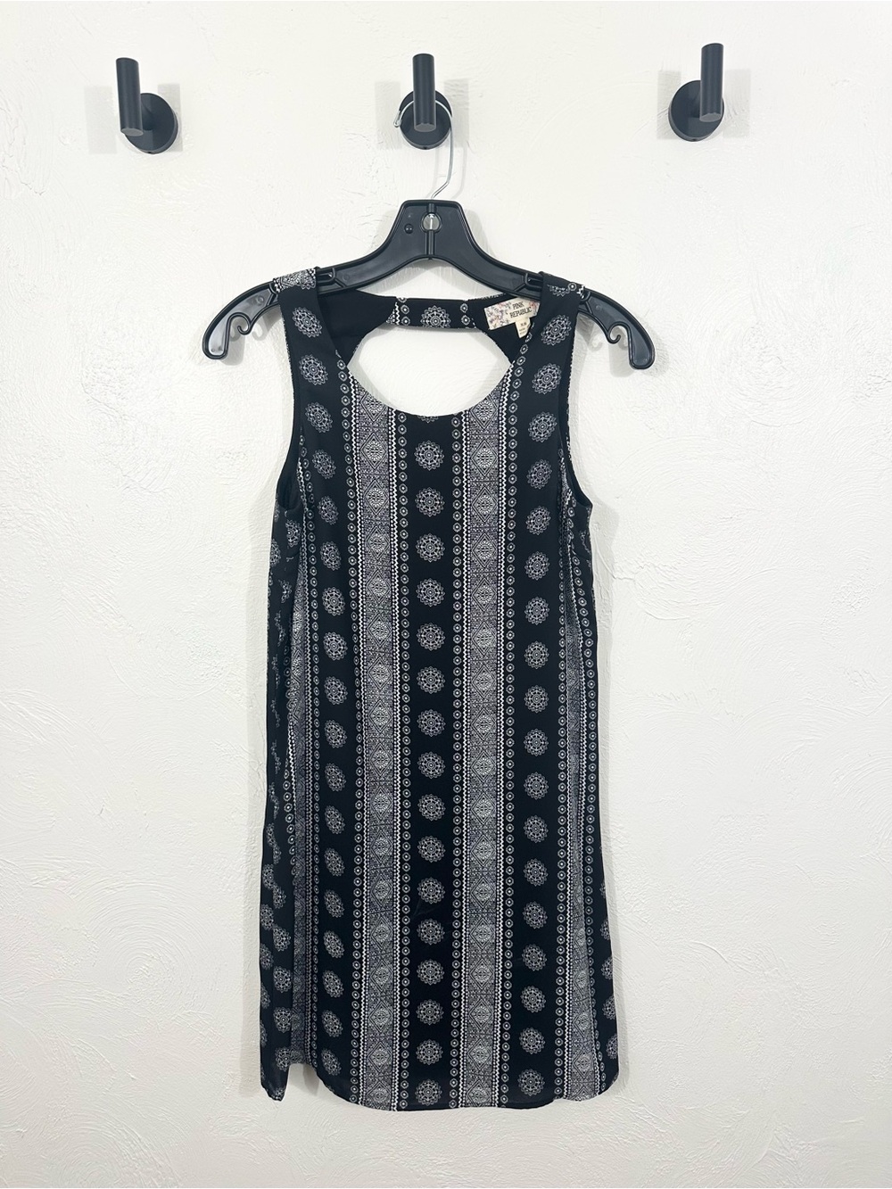 Pink Republic Black Sleeveless Printed Shift Dress